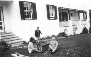 David Wallace Macky, Peter Wallace Macky and Jonathan Bartrum, front yard at Merry Hill, St Georges, Bermuda