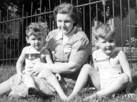 Peter Wallace Macky, Mary MacLean Macky and David Wallace Macky, July 1939