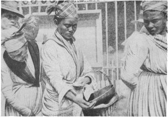 Negress Traders Bargaining in the Market Place